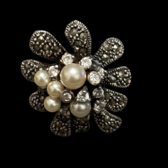 Size 8 Sterling, Pearl , Crystal and Marcasite Ring. - Picture 8 of 10